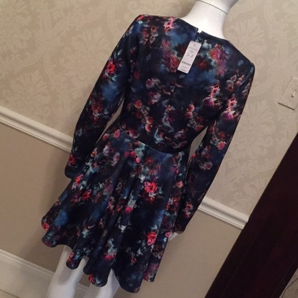 BEBE Floral Print Jacquard Fit & Flare Dress - Picture 4 of 8